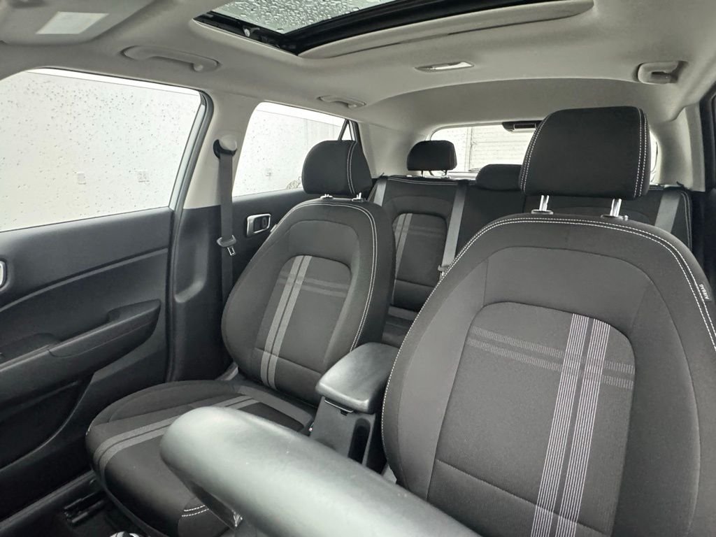 Used 2025 Lunar White Hyundai SEL image 17