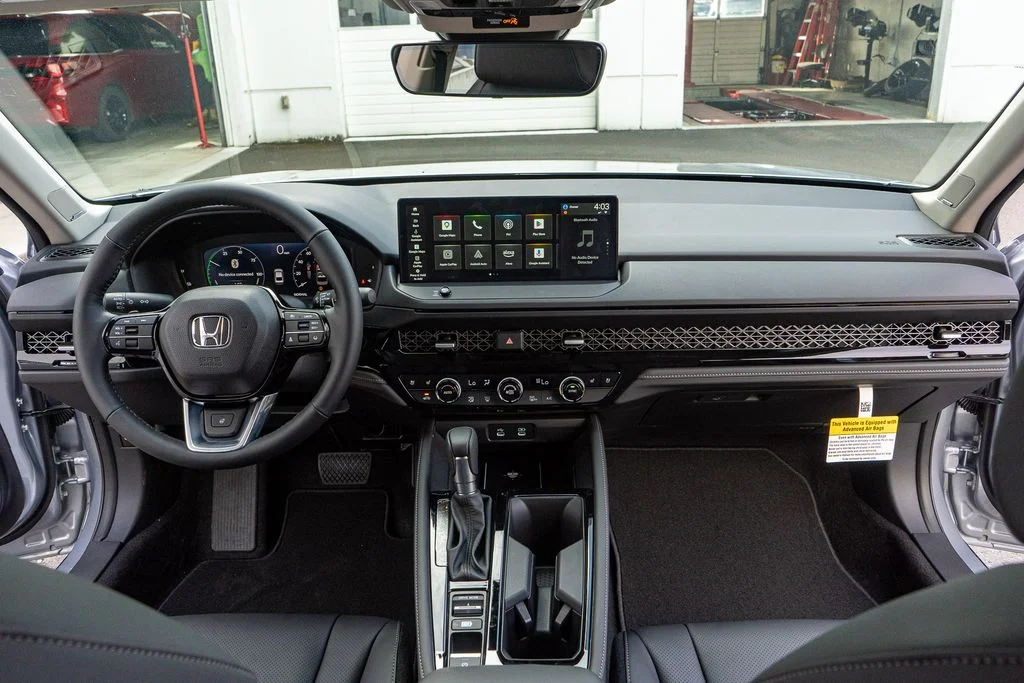 New 2026 Solar Silver Metallic Honda Touring image 16