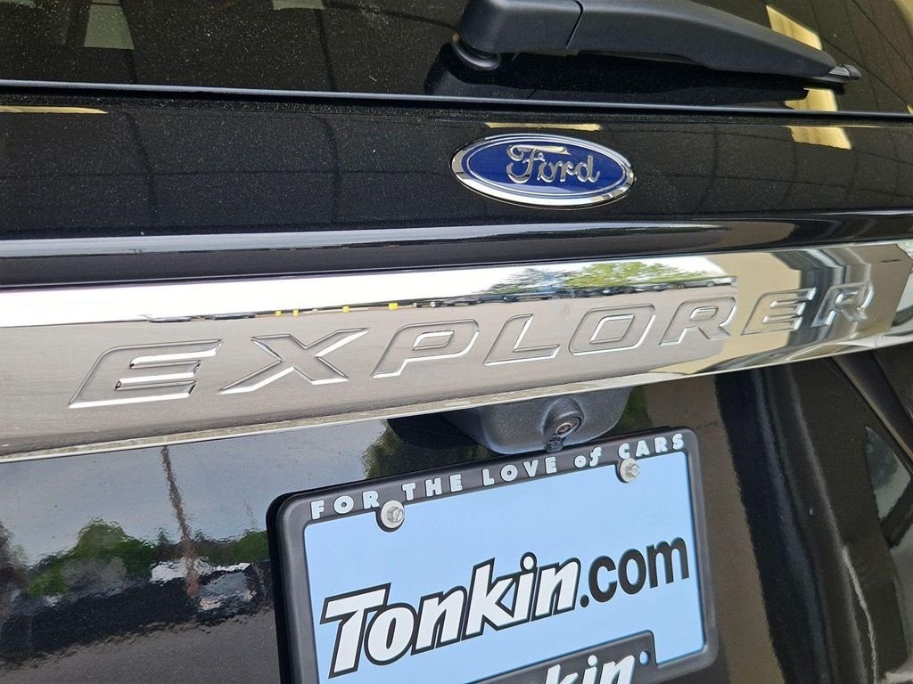 Used 2022 Black Metallic Ford Limited image 27