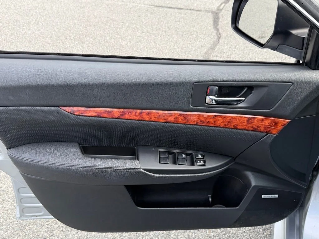 Used 2012 Silver Subaru 2.5i image 27