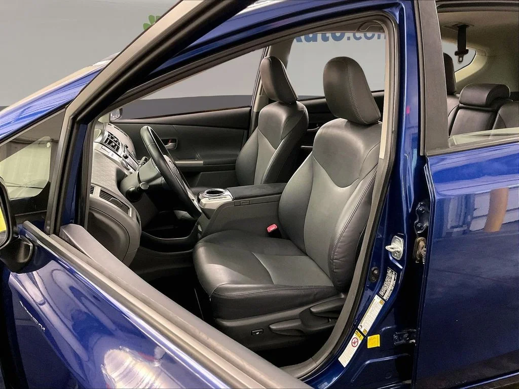 Used 2013 Blue Toyota Five image 29