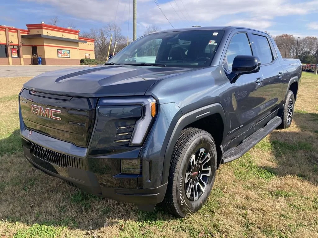 New 2026 Deep Ocean Metallic GMC Elevation Extended Range image 7