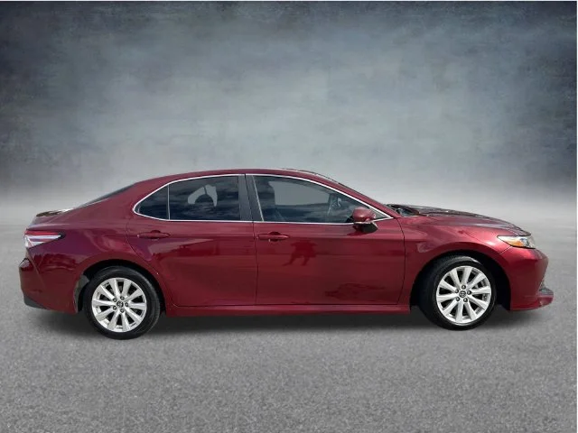 Used 2018 Red Toyota LE image 28