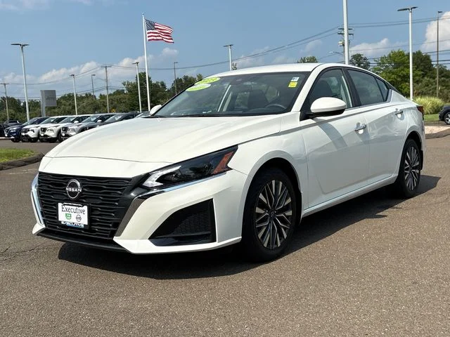 Certified Used 2023 White Nissan 2.5 SV image 5