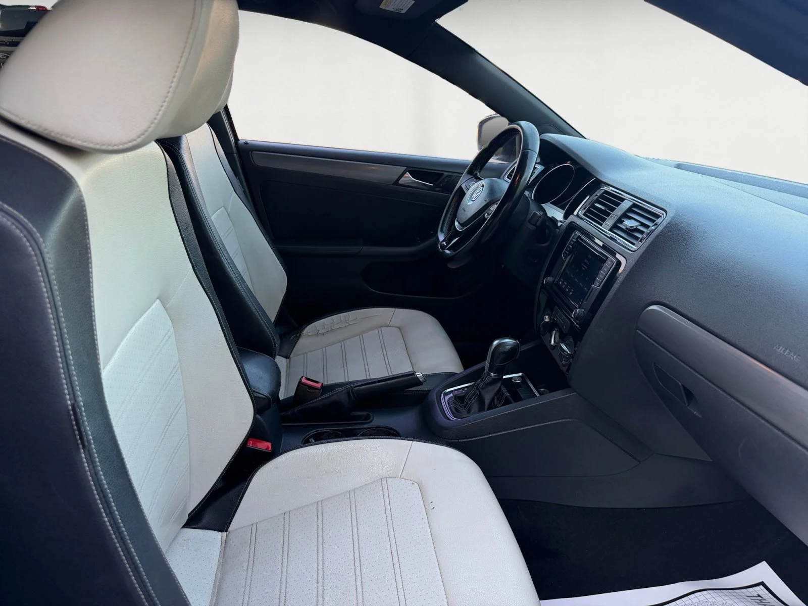 Used 2016  Volkswagen 1.8T Sport image 15