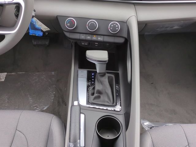 New 2026 White Hyundai SE image 41