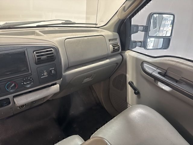 Used 2006 White Ford XL image 20