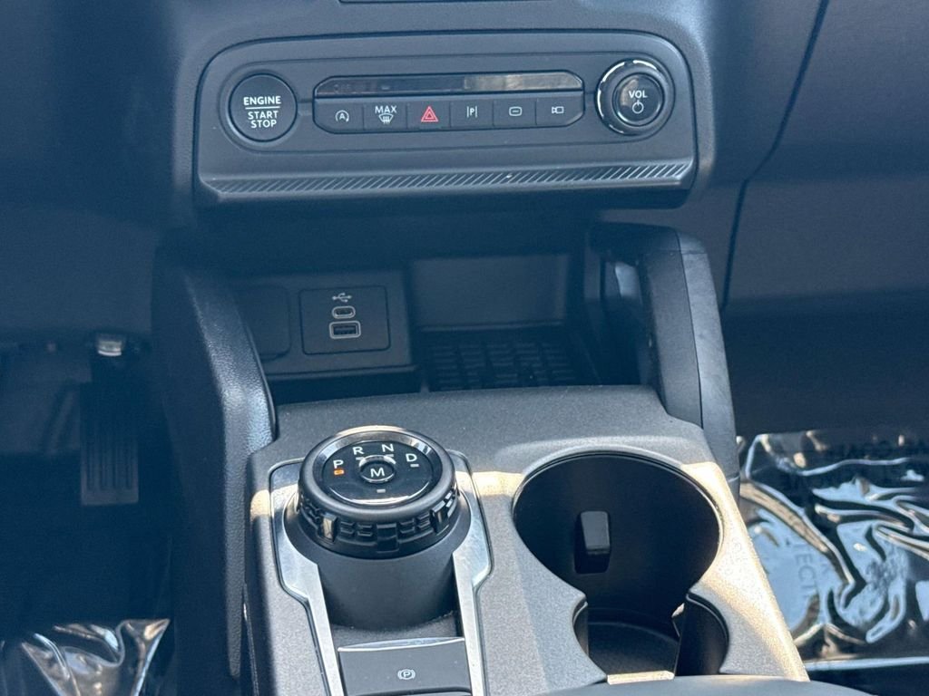 Used 2025 Oxford White Ford Badlands image 19