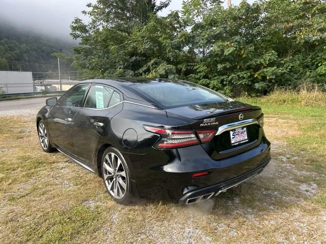 Used 2021 Black Nissan 3.5 SL image 5