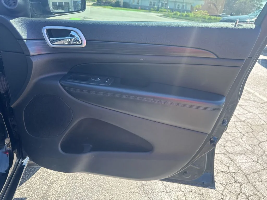 Certified Used 2019 Diamond Black Jeep Altitude image 35