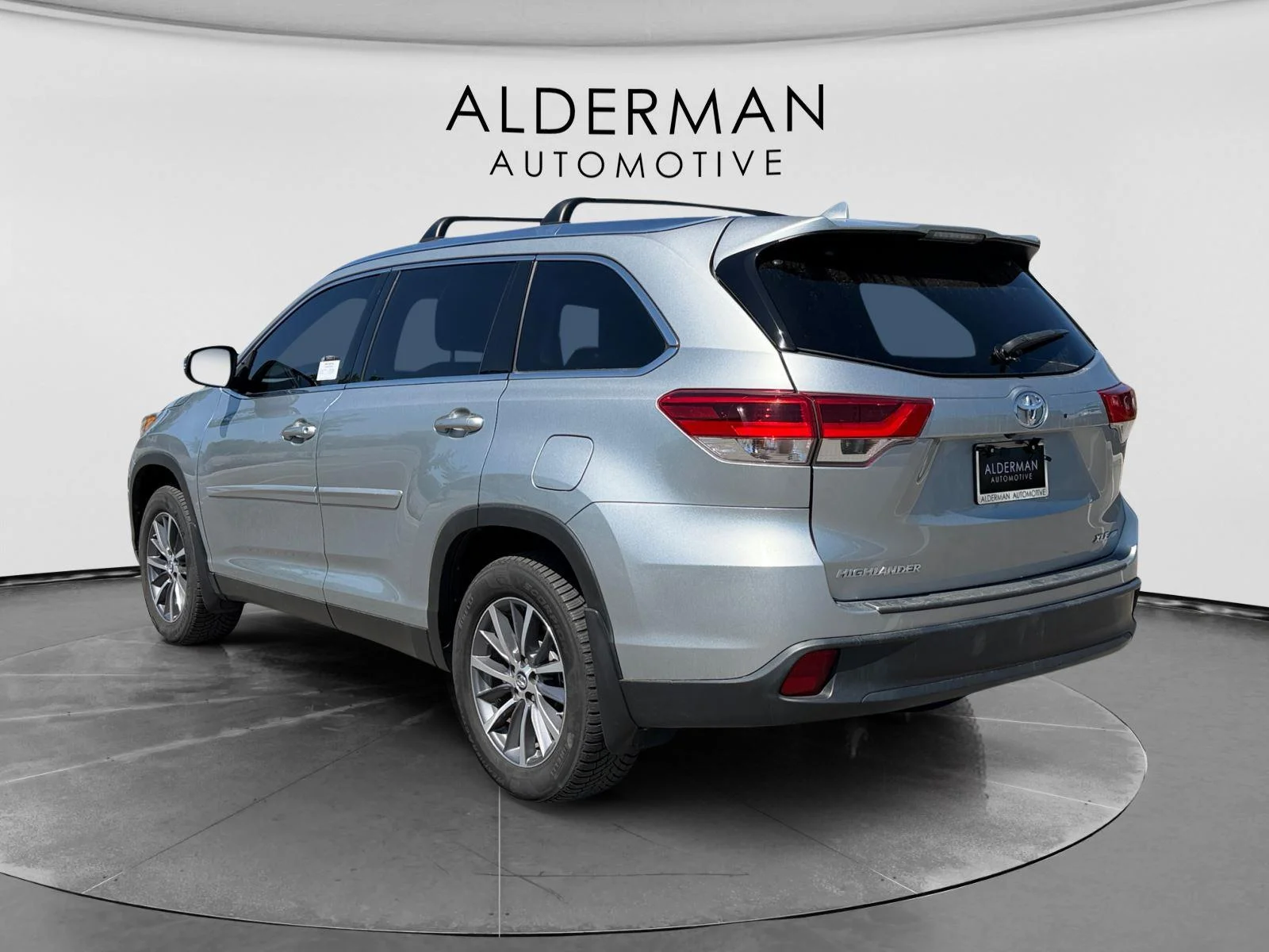 Used 2019 Celestial Silver Metallic Toyota XLE image 3