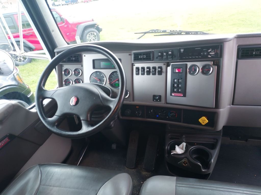 Used 2020 White Kenworth  image 10