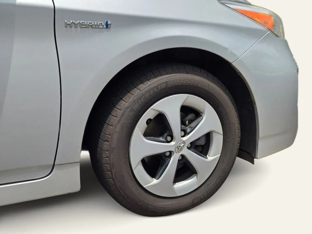 Used 2015 Silver Toyota Two image 11