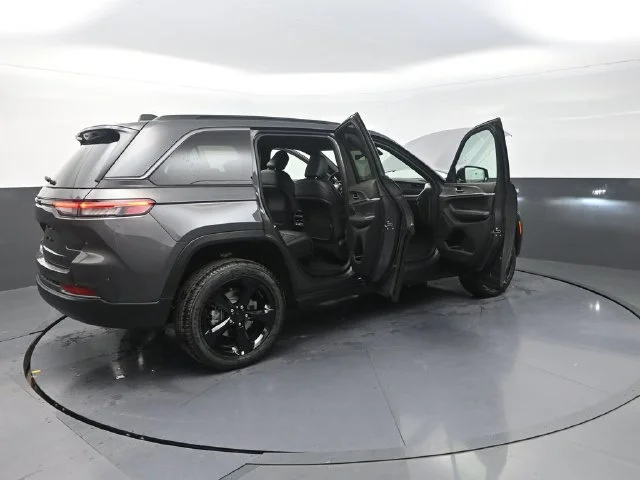 New 2026 Baltic Gray Metallic Clear-Coat Exterior Paint Jeep Limited image 36
