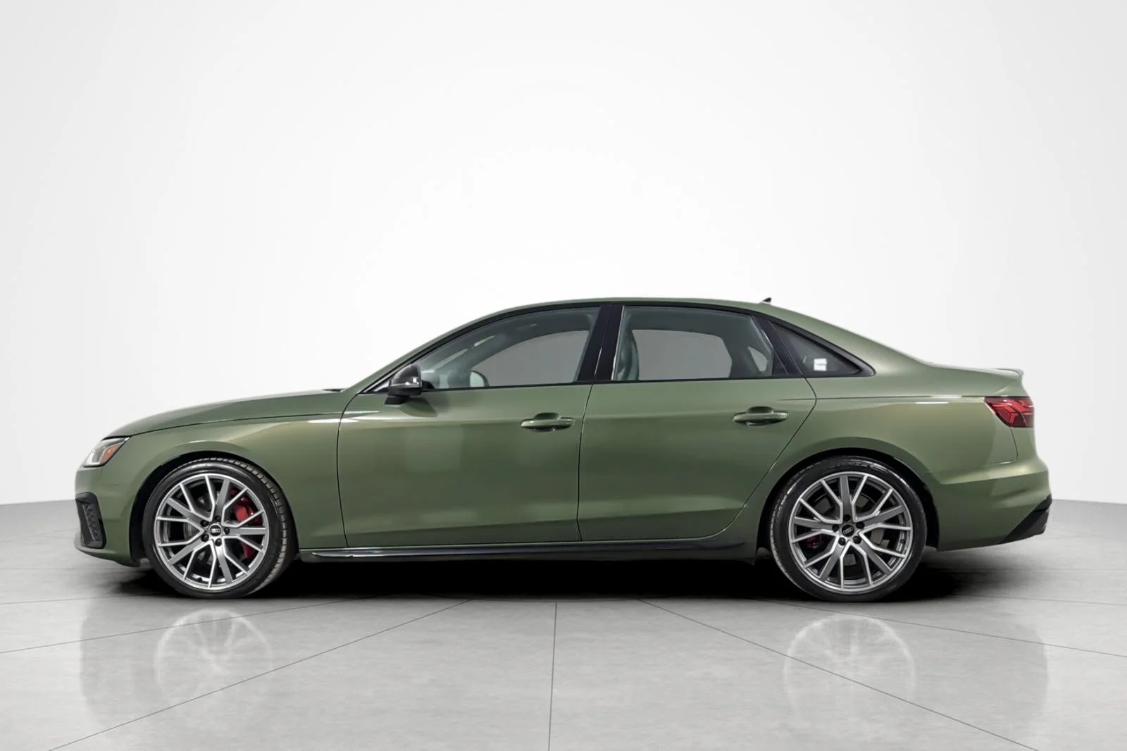 Used 2023 District Green Metallic Audi Premium Plus 3.0 TFSI quattro image 2