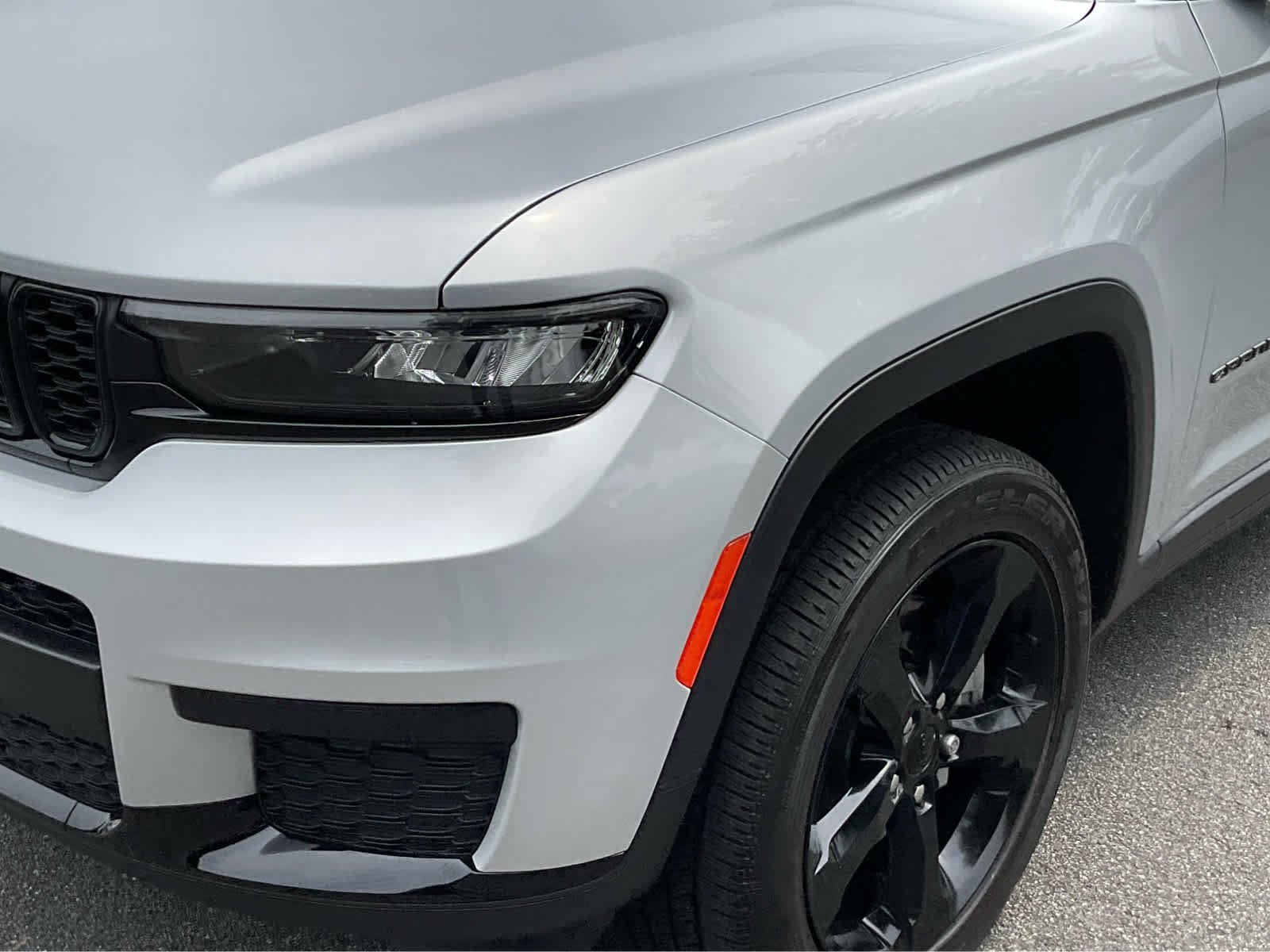 Certified Used 2023 Silver Zynith Jeep Altitude image 10