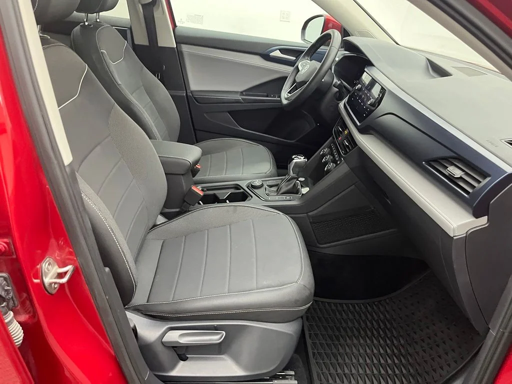 Used 2024 Red Volkswagen 1.5T SE image 33