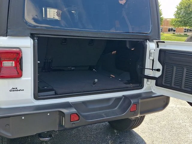 Used 2025 White Jeep Sahara image 26