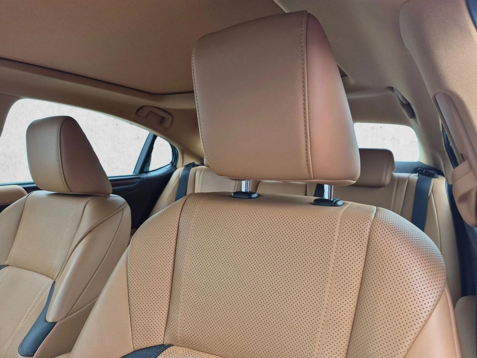 Certified Used 2024 Eminent White Pearl Lexus ES 350 Ultra Luxury image 4