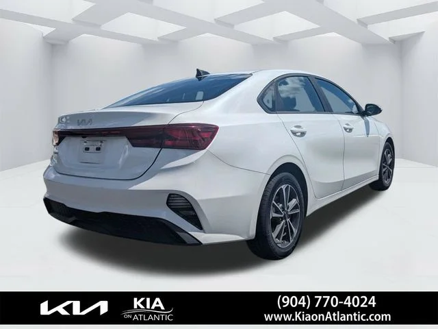 Used 2024 White Kia LXS image 3