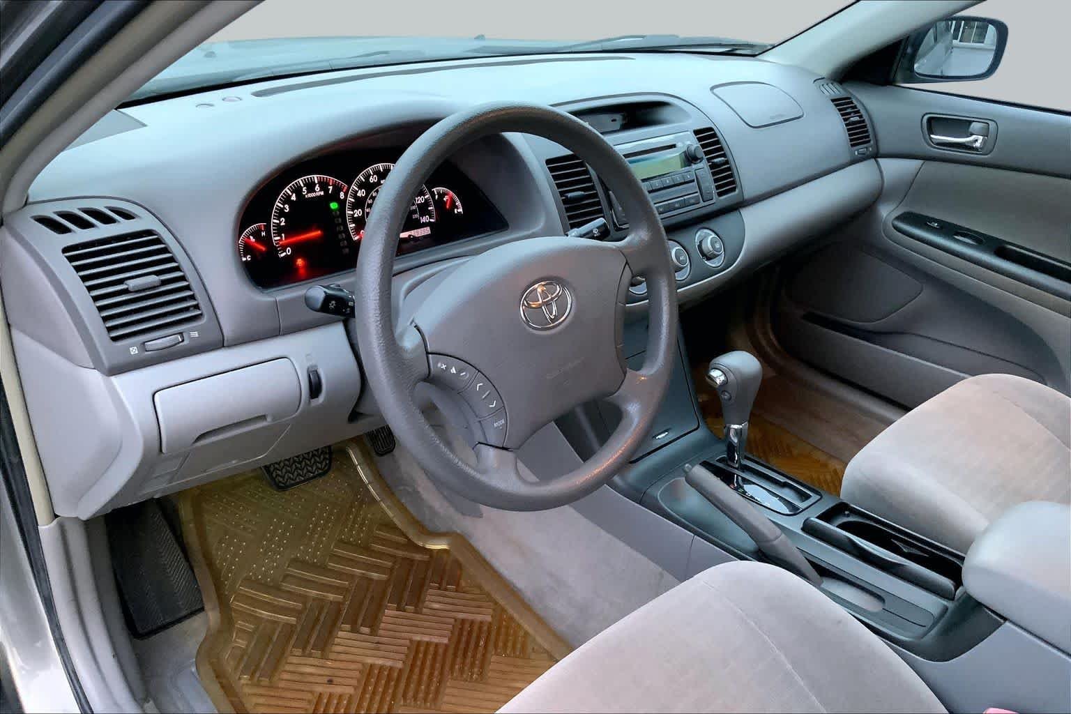 Used 2005 Phantom Gray Pearl Toyota STD image 13