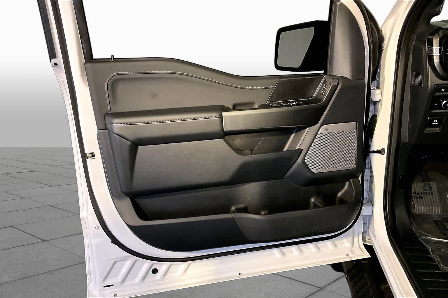 Used 2023 Oxford White Ford XLT image 22