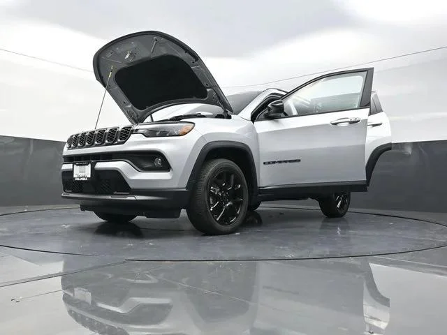 New 2026 Silver Zynith Metallic Clear-Coat Exterior Paint Jeep Latitude image 32