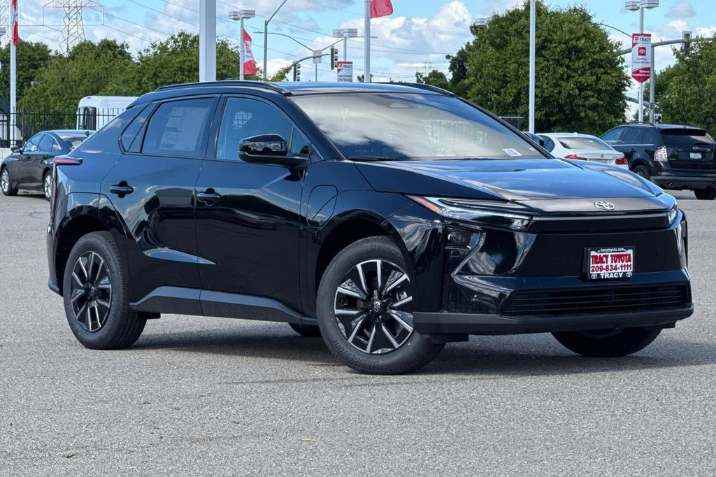 New 2026 Midnight Black Metallic Toyota  XLE image 2
