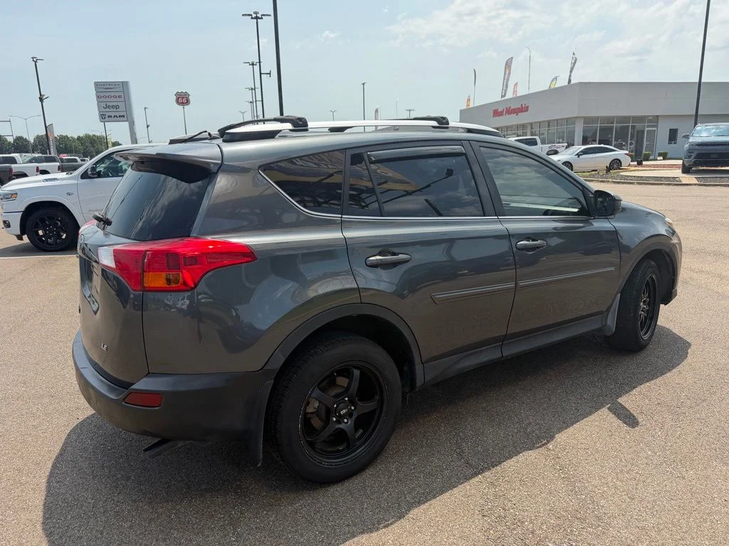 Used 2015 Gray Toyota LE image 6