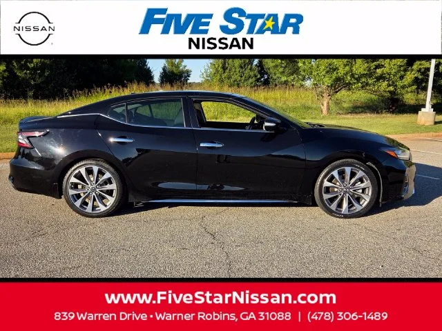 Used 2021 Black Nissan Platinum image 15