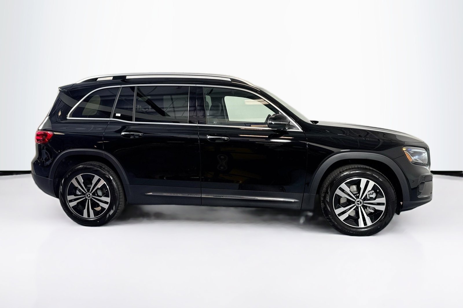 New 2026 Night Black Mercedes-Benz GLB 250 image 4