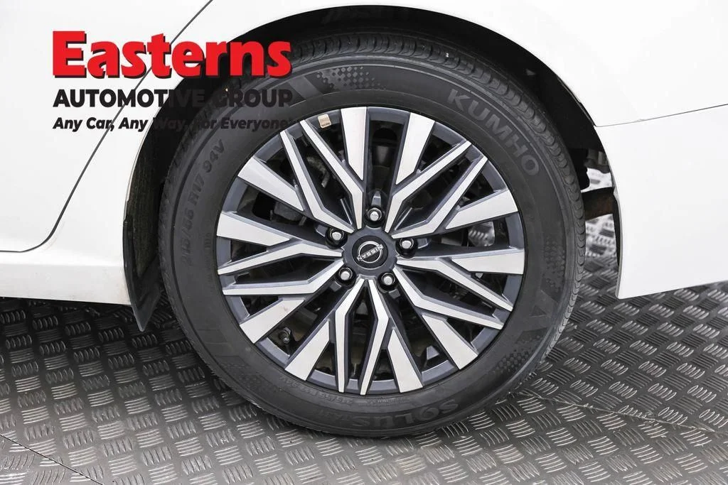 Used 2025 White Nissan 2.5 SV image 35