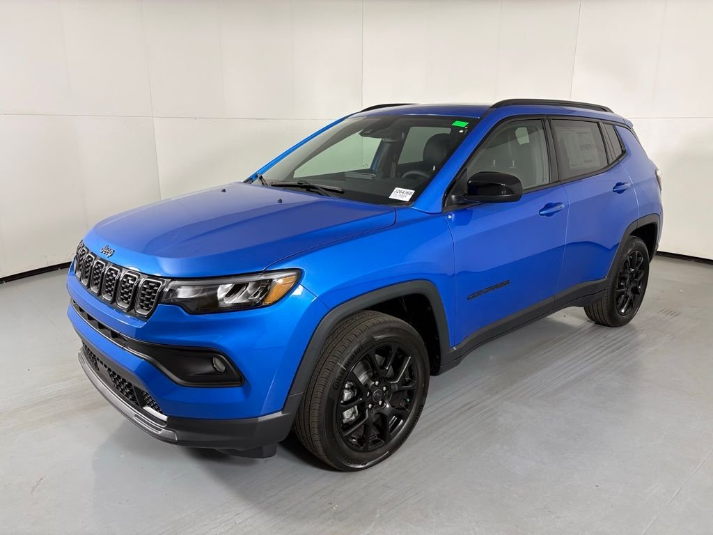 New 2026 Hydro Blue Pearl-Coat Exterior Paint Jeep Latitude image 4