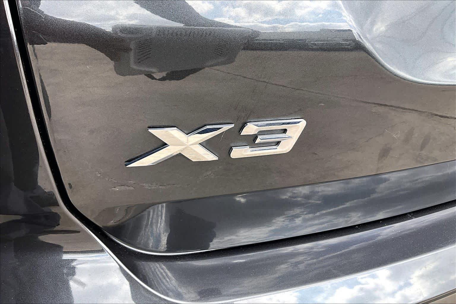Used 2022 Jet Black BMW sDrive30i image 12
