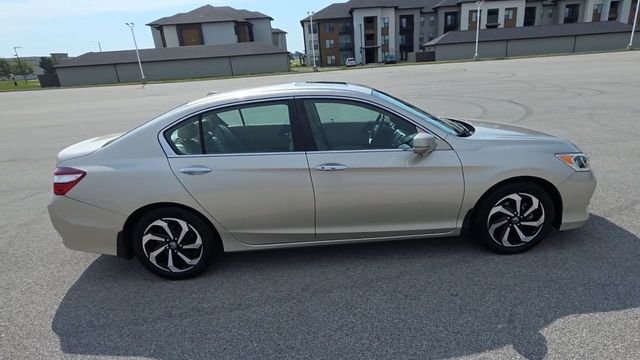 Used 2017 Honda Accord EX-L with VIN 1HGCR2F8XHA212861 for sale in O'Fallon, IL