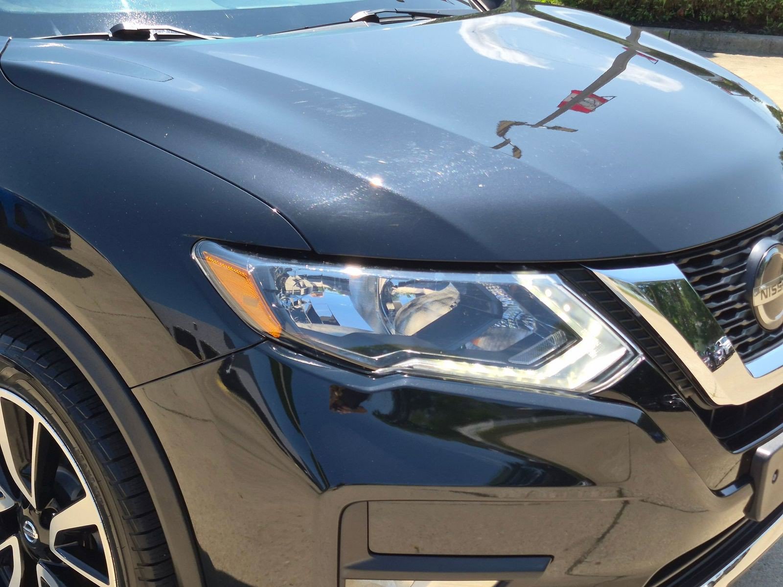 Certified Used 2020 Magnetic Black Pearl Nissan SL image 40