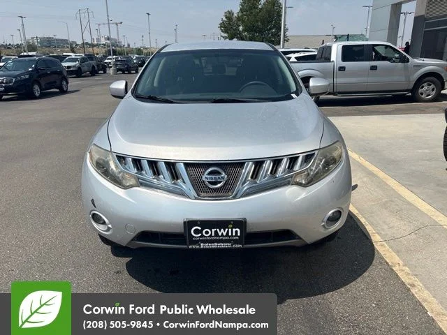 Used 2009 Silver Nissan SL image 1