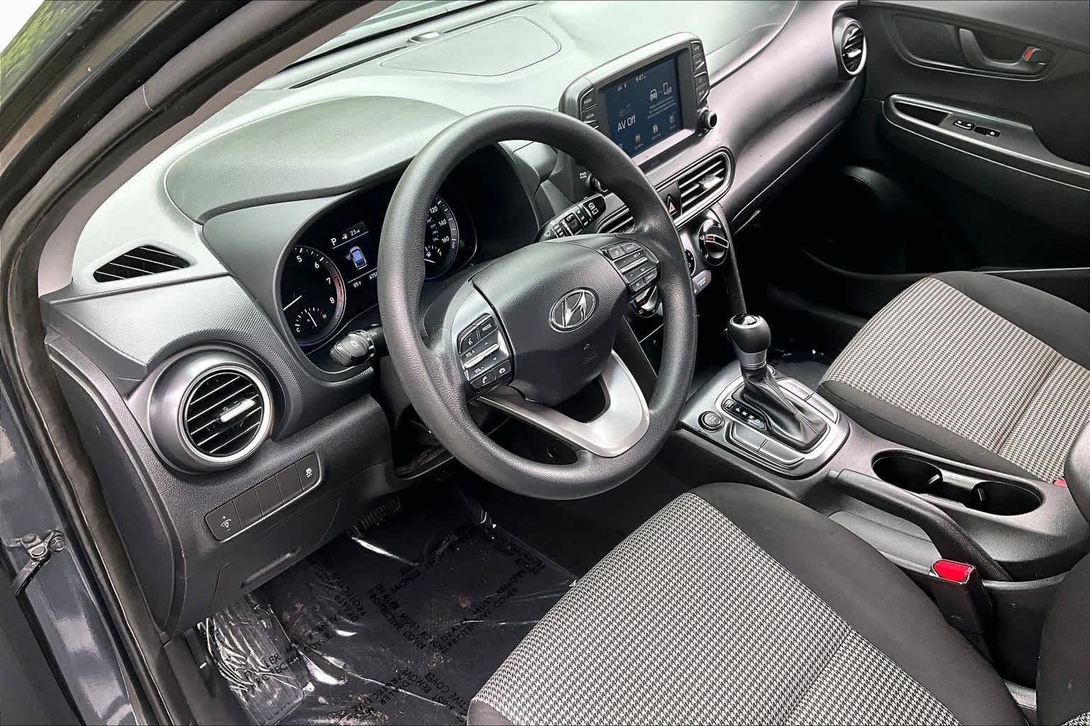 Used 2018 Thunder Gray Hyundai SE image 18