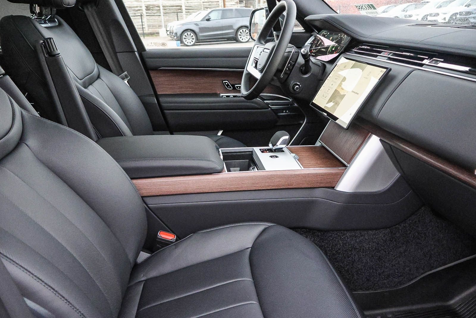 2025 Land Rover Range Rover SE - Photo 16