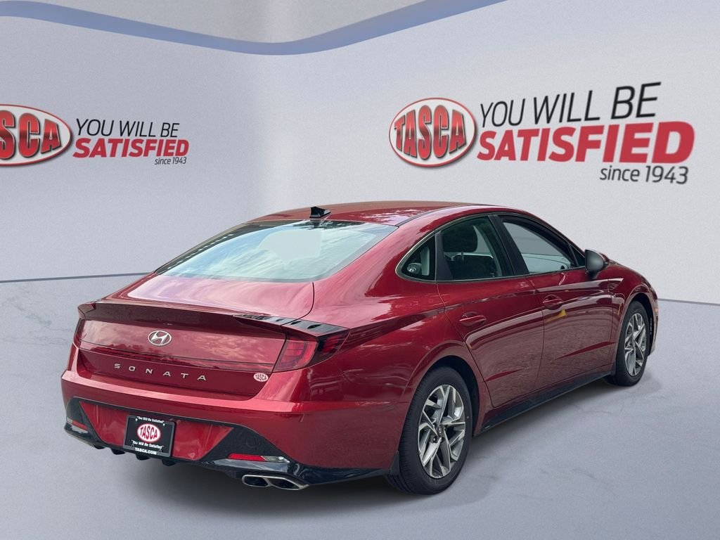 Used 2023 Red Hyundai SEL image 6
