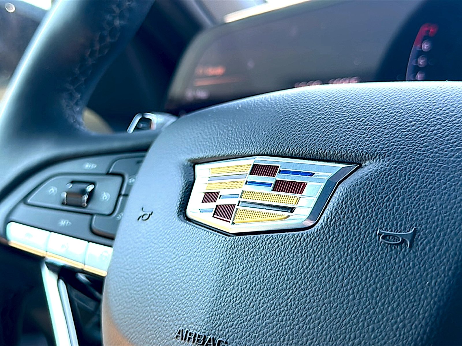 Used 2025 Argent Silver Metallic Cadillac Premium Luxury image 31