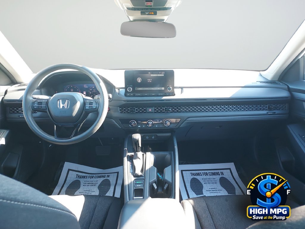 Used 2025 White Honda LX image 27