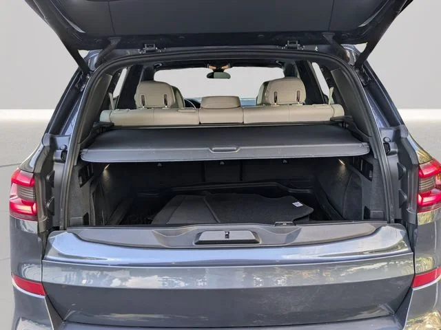 Used 2020 Gray BMW sDrive40i image 10