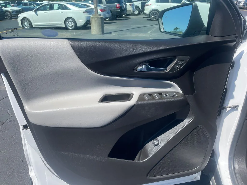 Used 2024 Summit White Chevrolet LT image 17