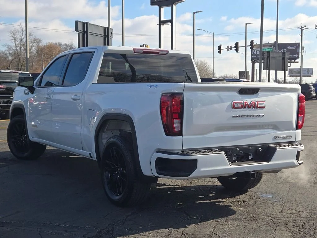 Used 2024 White GMC Elevation image 14