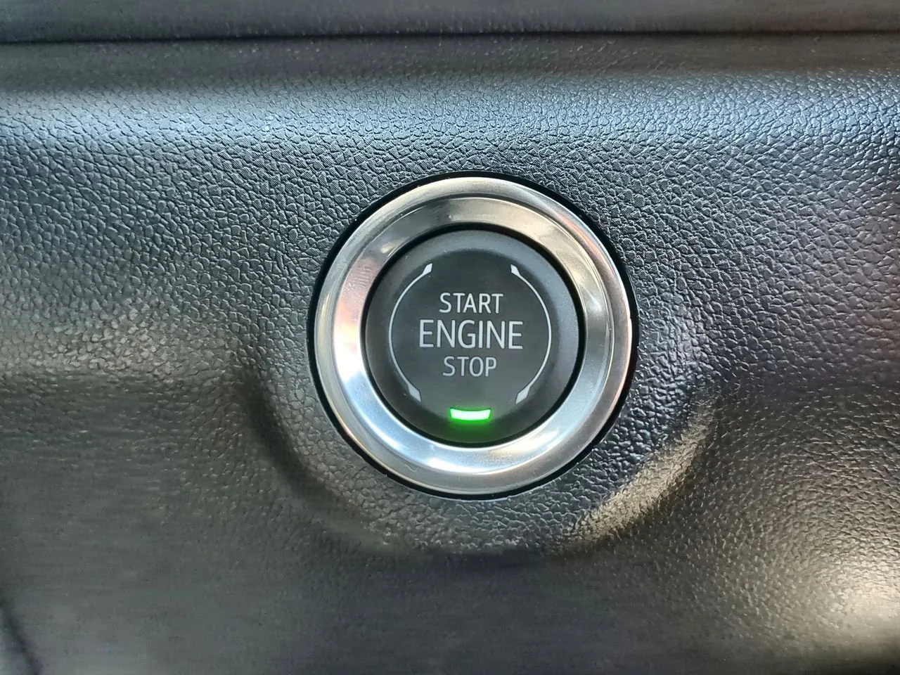 New 2026 Sterling Metallic GMC Elevation image 17