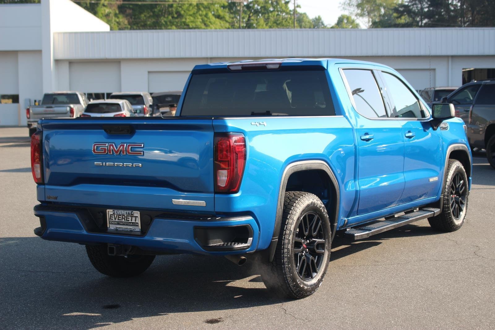 Used 2022 Dynamic Blue Metallic GMC Elevation image 7