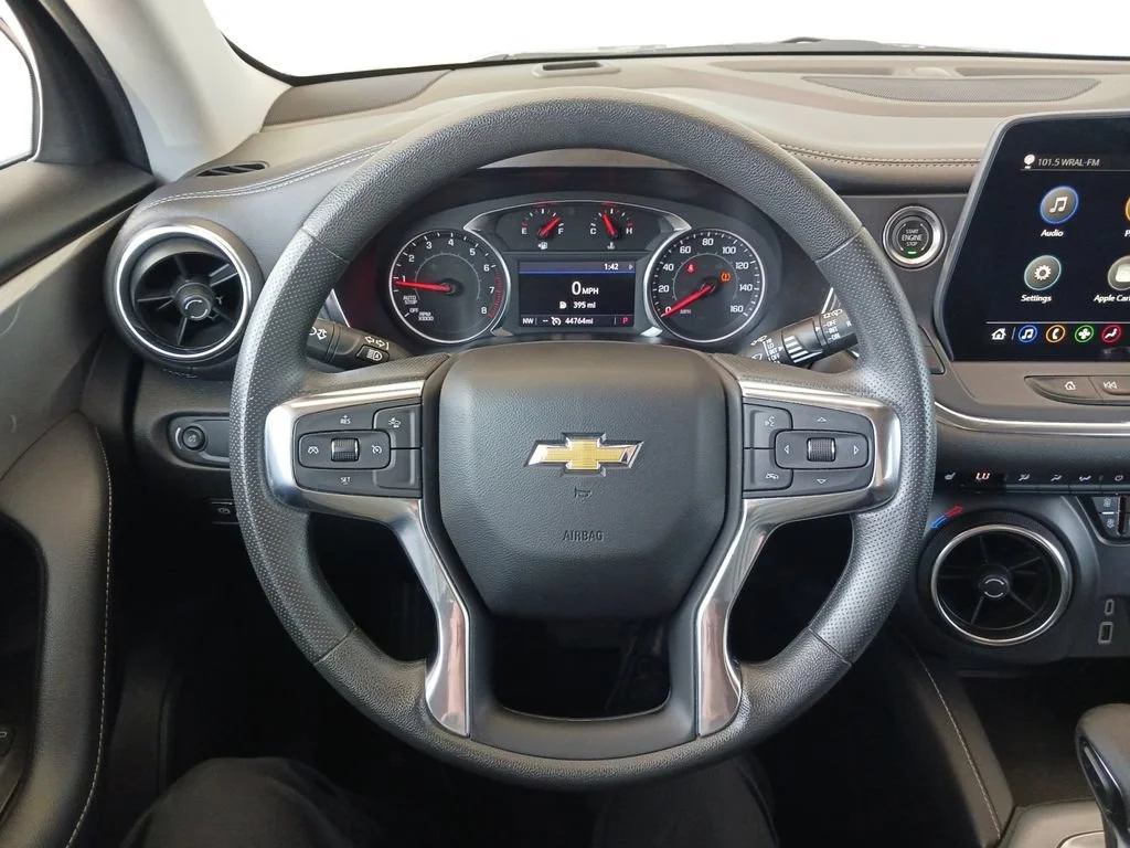 Used 2025 Sterling Gray Metallic Chevrolet 2LT image 17