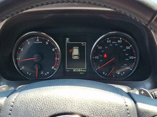 Used 2018 White Toyota SE image 21