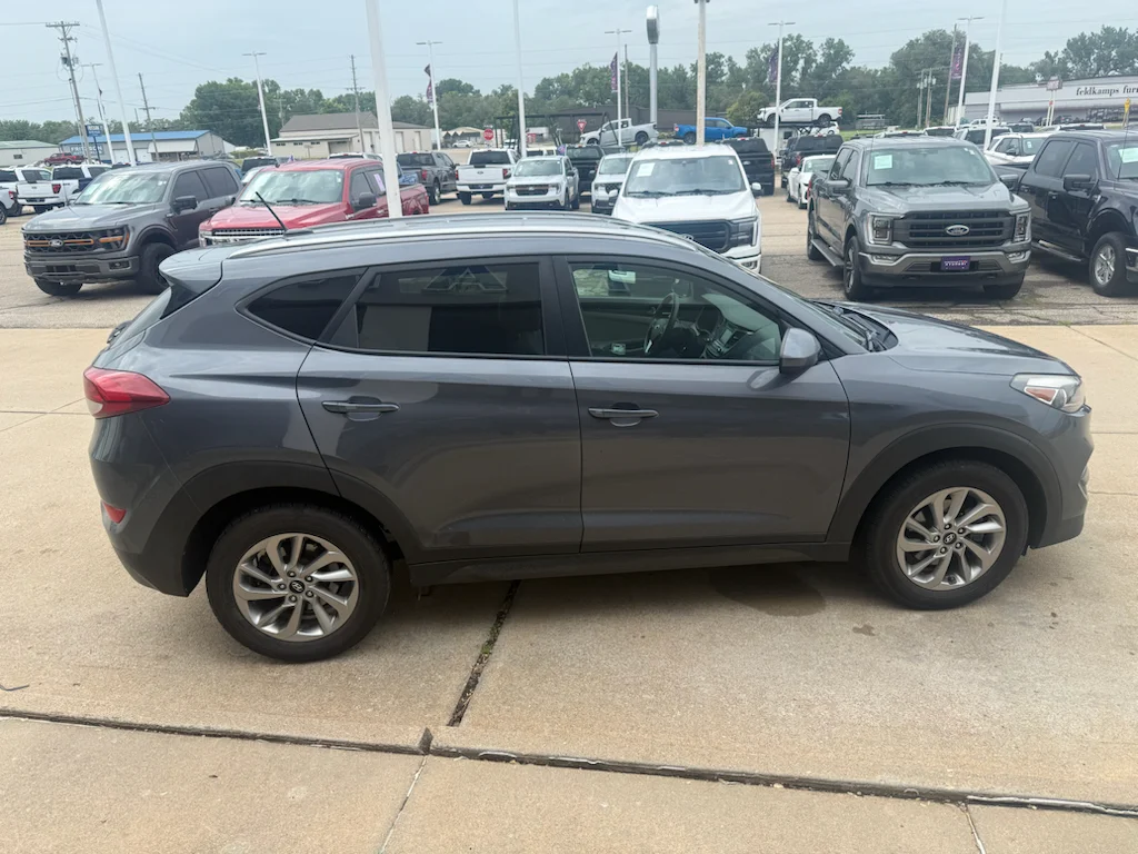 Used 2016 Coliseum Grey Hyundai SE image 8